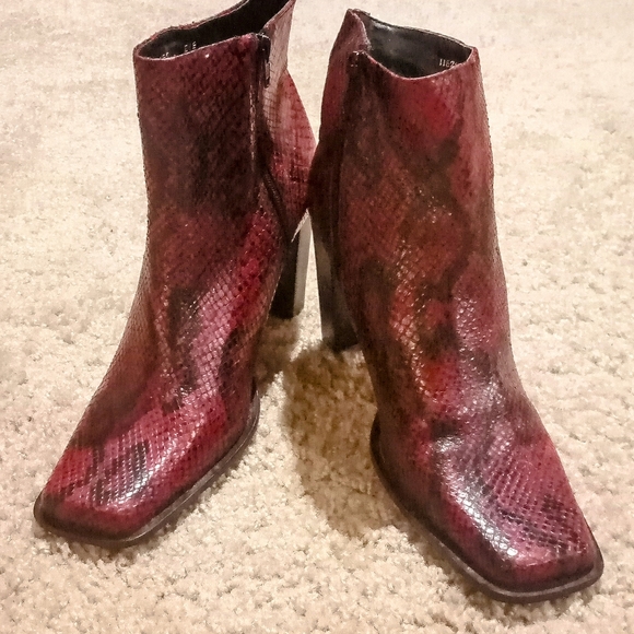 Trending Burgundy color snakeskin ankle boots. Size 7.5 medium fit Fall Winter - Picture 1 of 4